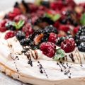 PAVLOVA AI FRUTTI DI BOSCO (clicca e condividi)