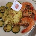 Risotto allo zafferano con zucchine e gamberoni