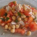 Insalata di ceci pomodori e tonno