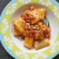 Paccheri con ragù di cotechino e noci