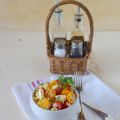 Insalata di stelline feta e pomodorini gialli e[...]