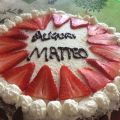 TORTA DI COMPLEANNO CON PAN DI SPAGNA E FRAGOLE