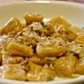 Gnocchi con zola e noci