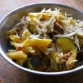 Pasta integrale con zucchine, datteri e[...]