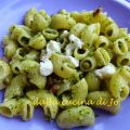 Lumache al pesto di sedano con piselli e crudo