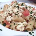 TORTIGLIONI AL RAGU'  DI POLLO