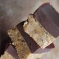 Quadrotti al cioccolato e burro di arachidi