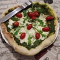 Pizza con rucola, stracchino, pomodorini,[...]
