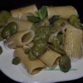 Rigatoni con fave verdi e crema di ricotta