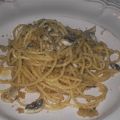 Spaghetti alici e mollica di pane