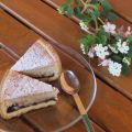 Torta con confettura di visciole e meringa alle[...]