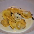 Cappelletti hand made su fonduta di parmigiano