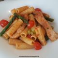 Tortiglioni con asparagi, tacchino e pomodoro