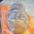 Un pane soffice con semi di papavero