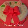 Cake con rose e fiocco