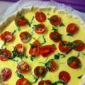 Quiche lorraine estiva con pomodorini e basilico