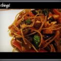 Spaghettini di riso con verdure, tofu e salsa[...]