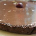 Crostata al cioccolato ripiena di salsa mou[...]