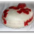 Una rosa rossa e tanti petali..