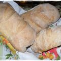 Pane casereccio con pomodori secchi