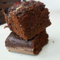 Torta light al cacao e mirtilli rossi