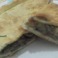 Pizza rustica con funghi, macinato e provolone