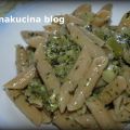 Pasta con asparagi e pesto