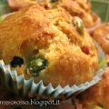 Muffins salati con funghi, prosciutto e piselli