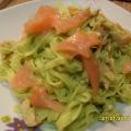 Fettuccine con crema di piselli e salmone