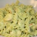fusilli con pesto di zucchine e gamberi