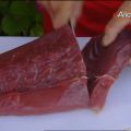 Tagliata di tonno su letto di rucola