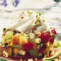 Panzanella di frutta d'estate con gelato