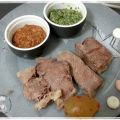 Bollito con bagnet vert e bagnet rouss