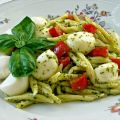 TROFIE AL PESTO CON POMODORINO E MOZZARELLA