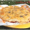 Torta salata farcita di wurstel e formaggio