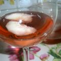 Sangria rosè con pesche bianche