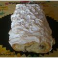 Rotolo meringato con crema pasticcera ed uvetta