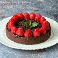 Crostata al cacao e mandorle con ganache cotta[...]