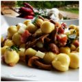 TENEROTTI AL BURRO E SALVIA CON PANCETTA,FUNGHI[...]