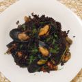 Riso Venere con cozze, zucchine e pomodorini
