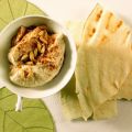 Hummus alla paprika con pinoli