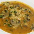 Minestra con riso e funghi champignon