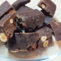 FUDGE DI CIOCCOLATO E NOCCIOLE