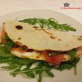 Piadina con Crescenza, Crudo e Rucola