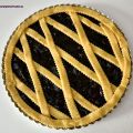 Crostata di prugne e nocciole