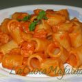 Mezzi rigatoni con gamberetti in salsa di[...]