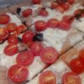 PIZZA INTEGRALE CON BUFALA E PACHINO