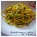 Spaghetti al curry con zucchine