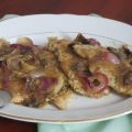 Scaloppine con crema di cipolle e funghi