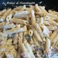 Penne con panna, prosciutto e pisellini
